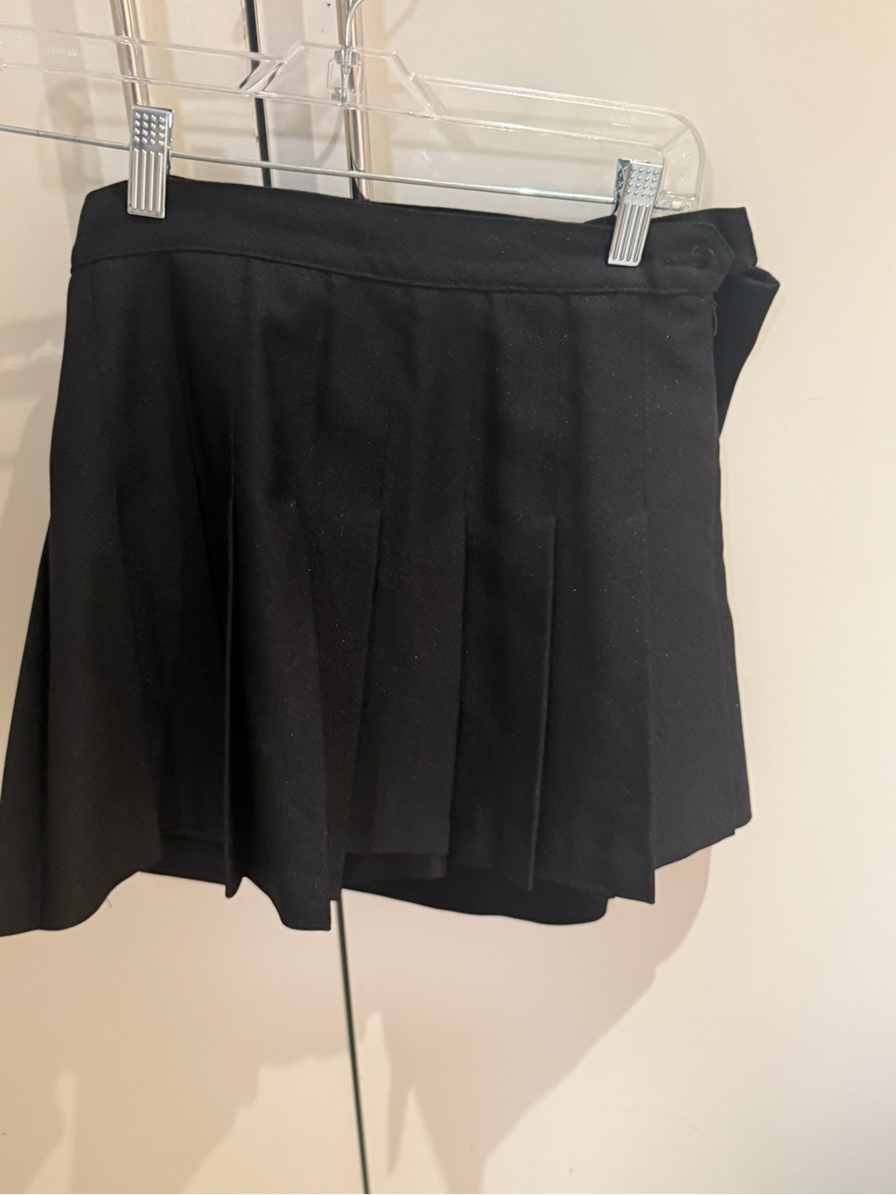 NWOT American apparel Black Pleated Women's Skirt